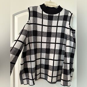 Beautiful sweater in great condition.